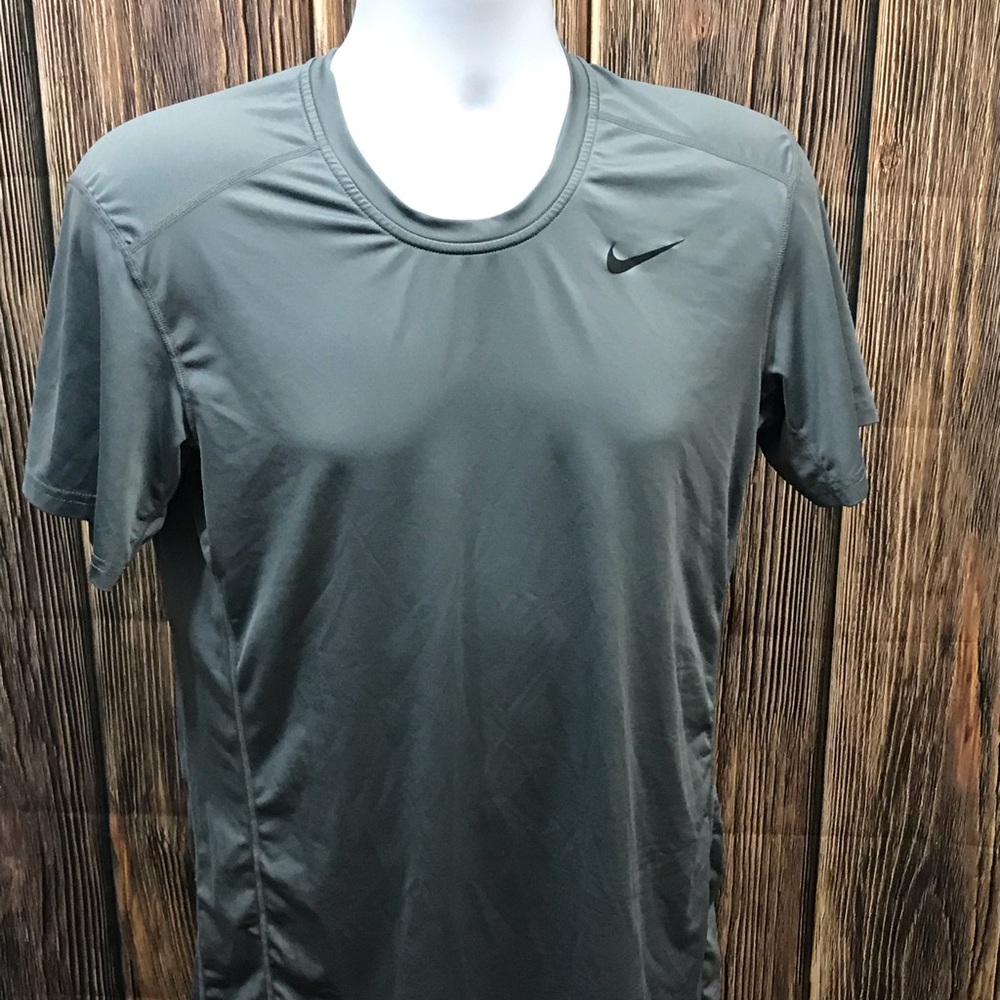 Nike Dri Fit Short Sleeve Size | Size Medium